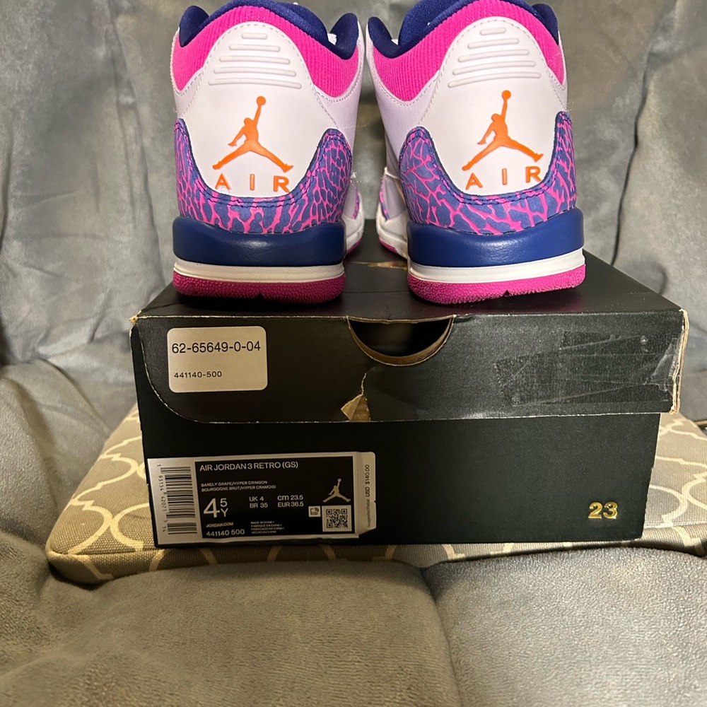 Air Jordan 3 Retro “Barley Grape” 🍇 (LIKE NEW / NEVER WORN) (Sz 4 Y / 6.5 Y) - Picture 2 of 10